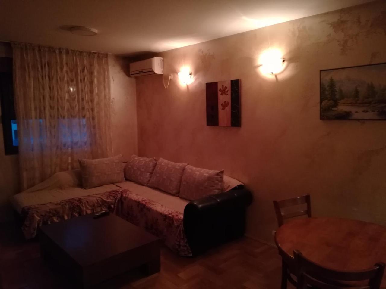 Rent A Conform Apartment 포드고리차 외부 사진